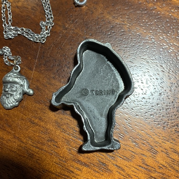 🎅 Torino Christmas Santa Pewter Set - earrings, necklace, and broach - Picture 3 of 6